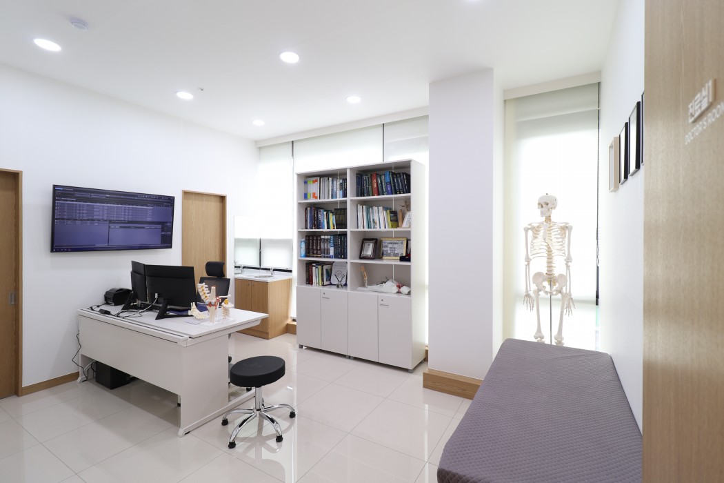 수원반듯한정형외과 이미지 22