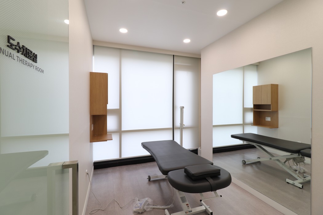 수원반듯한정형외과 이미지 14